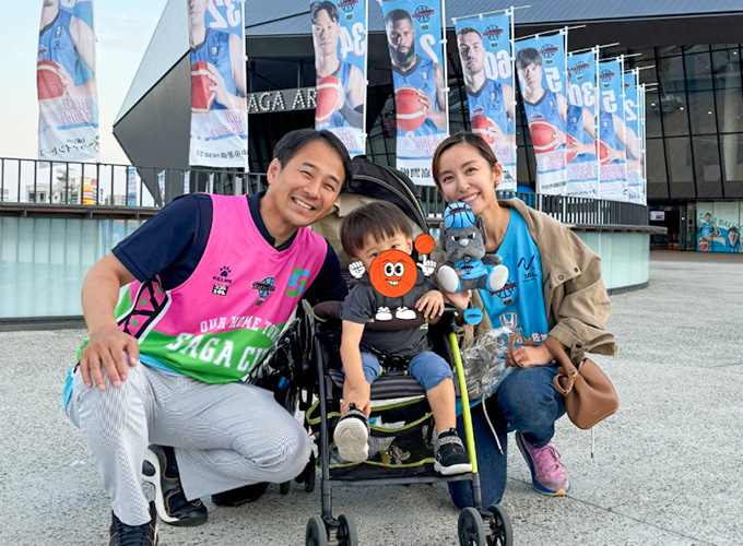 坂井ひでたかと妻と子どもの写真